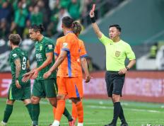 28quan-泰山雷霆队鏖战塞外金雕队，羽毛球常规赛失利，核心复出即建功。争冠格局再洗牌的简单介绍