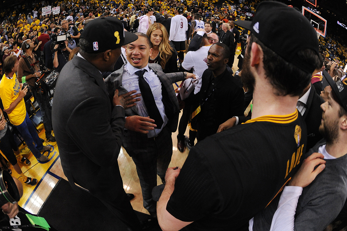 28圈-蒂姆重要时刻大比分获胜，塞尔维亚队带队取胜！引发球迷热议(塞尔维亚队足球)