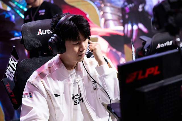 28circle-TheShy回归赛场，大胜首场状态亮眼，C9观众沸腾！的简单介绍