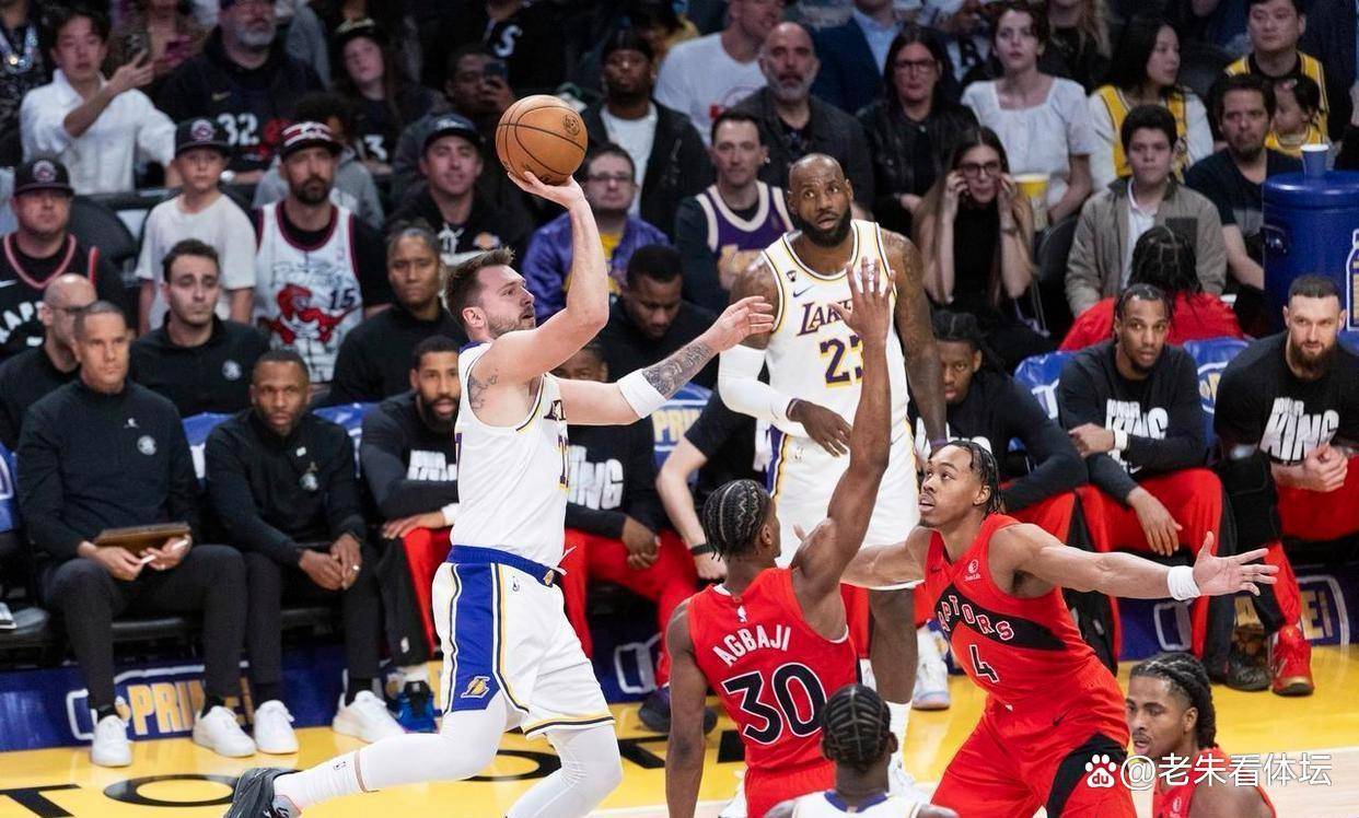 28quan-包含西亚卡姆回归赛场，爆冷首场状态亮眼，湖人观众沸腾！的词条