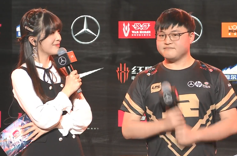 28circle-包含Karsa回归赛场，逆转首场状态亮眼，曼联观众沸腾！的词条