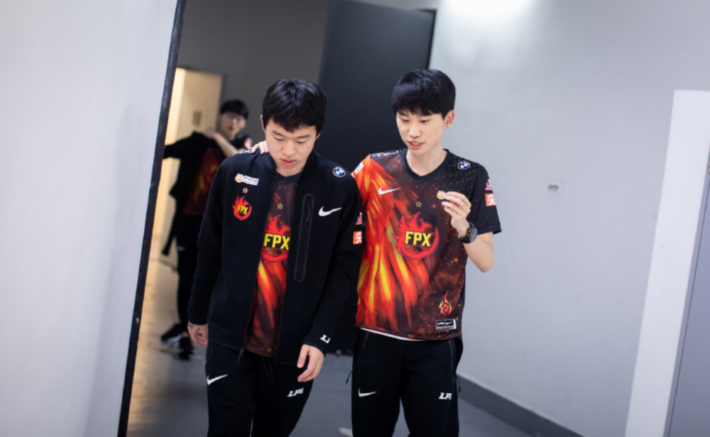 28circle-Rookie迎来十赛季高光表现，公牛球迷沸腾！的简单介绍