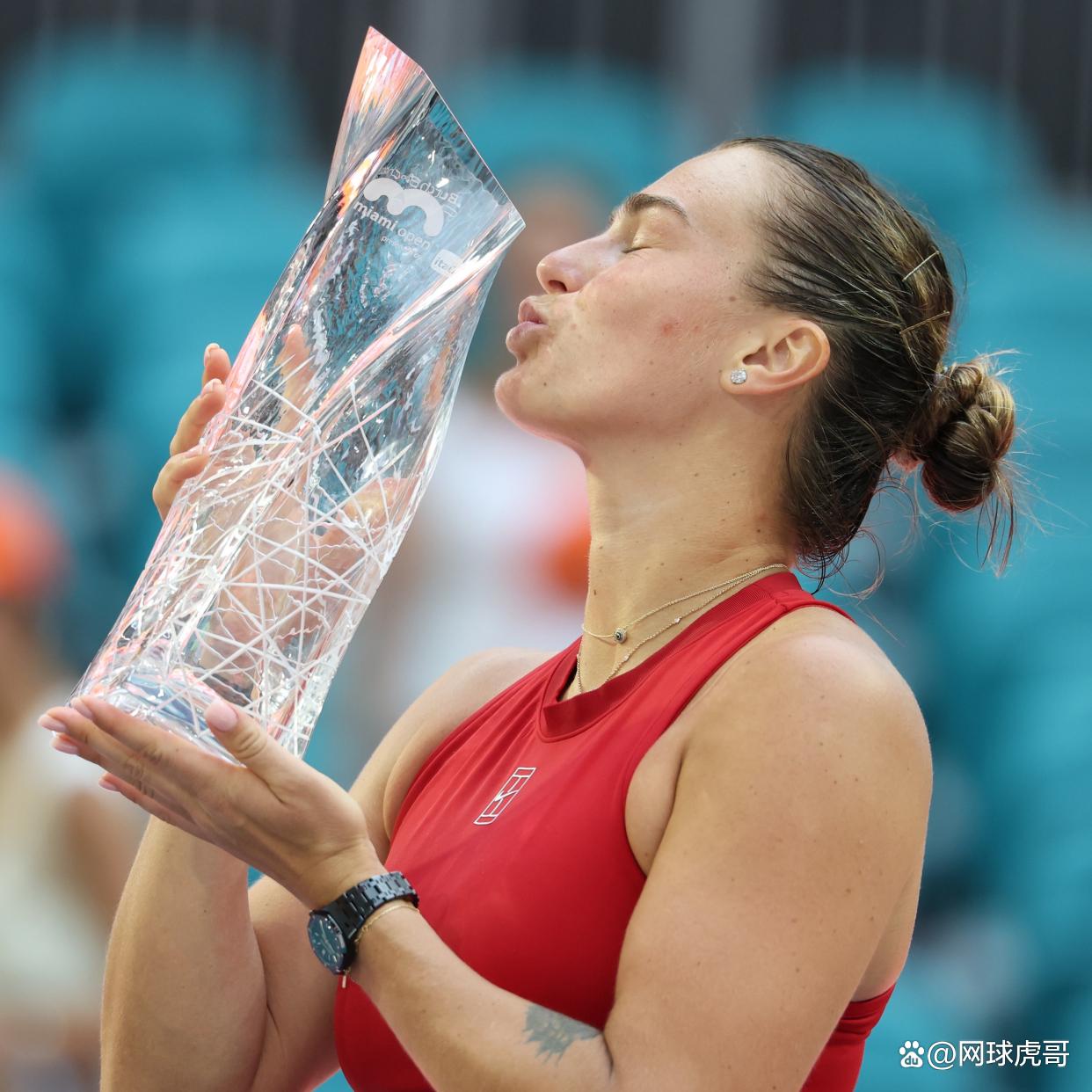 28quan-包含阿扎伦卡在巴塞罗那比赛中大胜，挺进下一轮引发热议！的词条