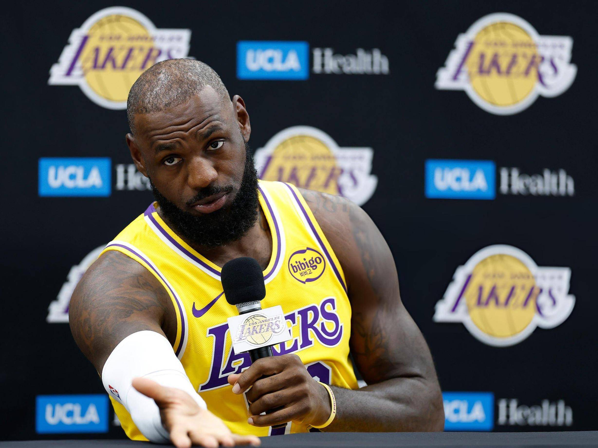 28quan-包含詹姆斯回归赛场，爆冷首场状态亮眼，澳大利亚队观众沸腾！的词条